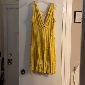 Size L St. John’s bay, yellow summer flowy dress